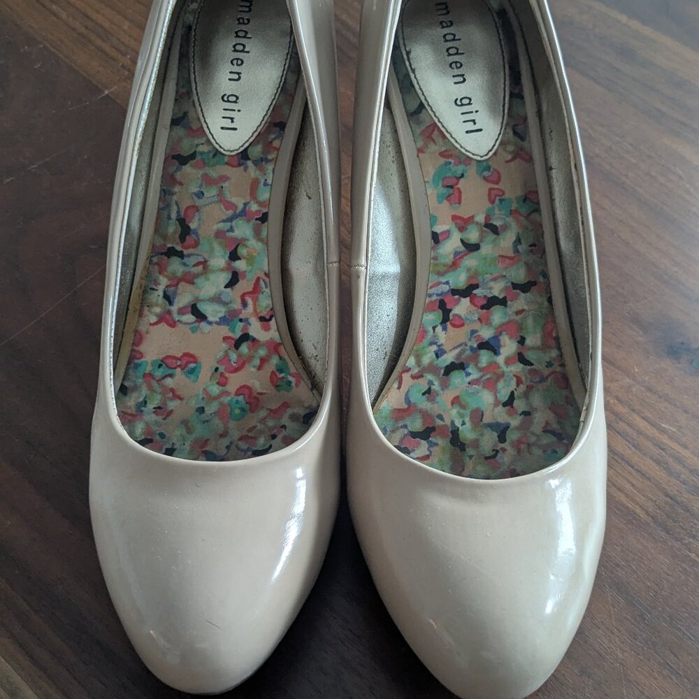 Nude low heel